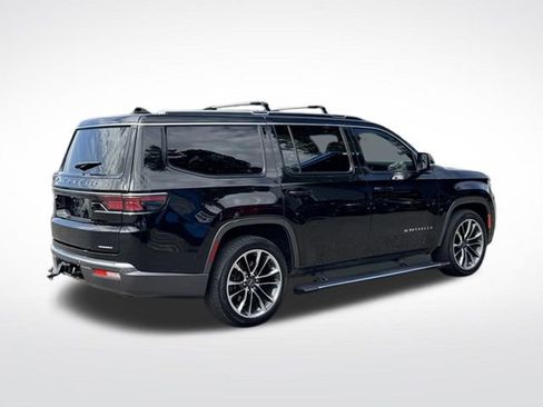Used 2022 Jeep Wagoneer Series III w/ Premium Group I AWD/4WD image 7