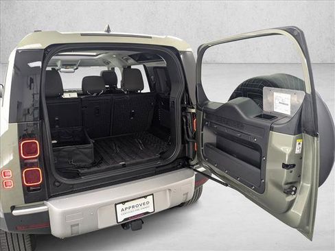 Used 2025 Land Rover Defender 110 S image 9