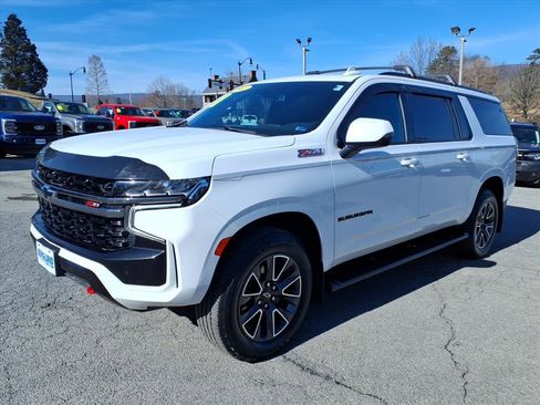 Used 2022 Chevrolet Suburban Z71 w/ Luxury Package image 9