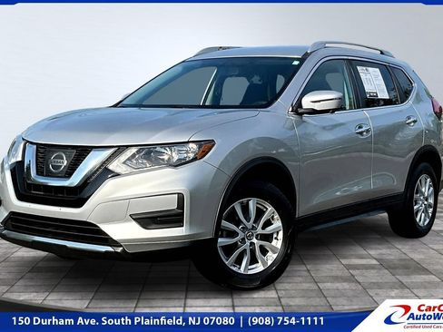 Used 2017 Nissan Rogue SV w/ SV Premium Package AWD/4WD image 1