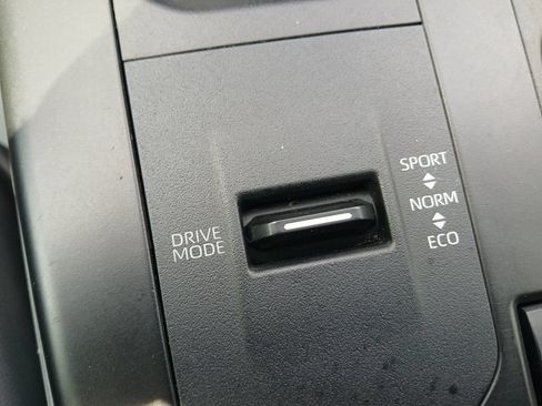 Used 2021 Toyota Highlander XLE FWD image 20