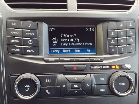 Used 2018 Ford Explorer XLT image 12