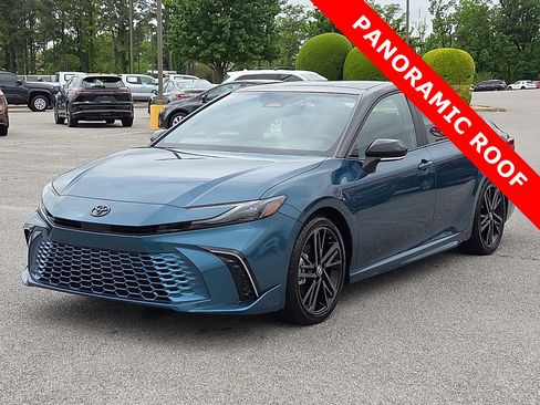 Used 2025 Toyota Camry XSE FWD image 2