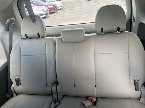 Used 2019 Toyota Sienna LE FWD image 14