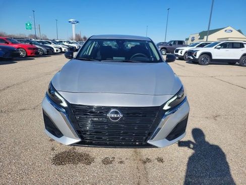 Used 2024 Nissan Altima 2.5 SV image 16