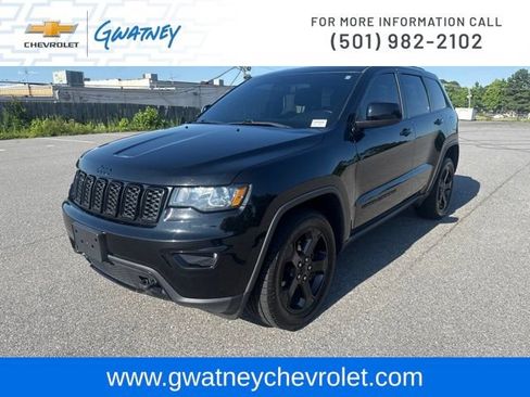 Used 2019 Jeep Grand Cherokee Laredo AWD/4WD image 1