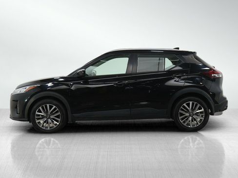 Used 2023 Nissan Kicks SV image 2
