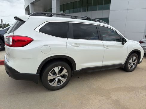 Used 2023 Subaru Ascent Premium w/ Convenience Package image 3