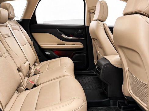 Used 2024 Lincoln Corsair Grand Touring w/ Rear Removable Package Tray AWD/4WD image 17