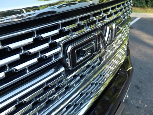 Used 2023 GMC Sierra 3500 Denali w/ Denali Black Diamond Edition AWD/4WD image 14