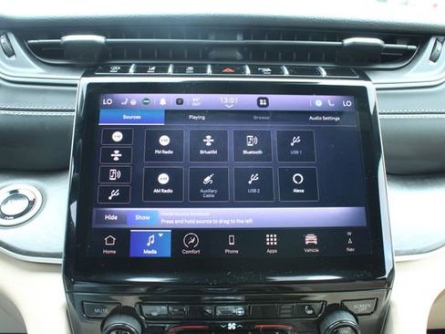 Used 2025 Jeep Grand Cherokee Limited AWD/4WD image 22