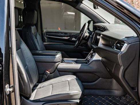 Used 2021 GMC Yukon Denali w/ Denali Premium Package AWD/4WD image 29