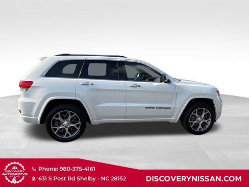 Used 2020 Jeep Grand Cherokee Overland AWD/4WD image 5