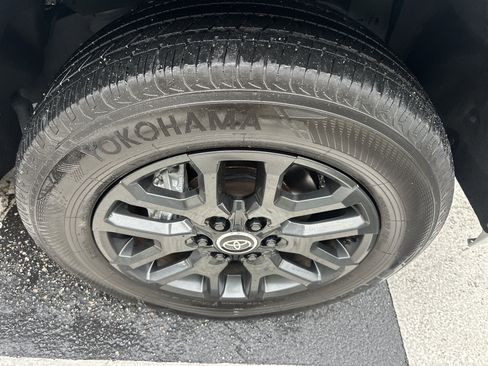 Used 2024 Toyota Tundra Platinum AWD/4WD image 3