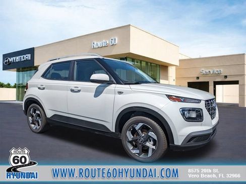 Used 2026 Hyundai Venue SEL FWD image 1