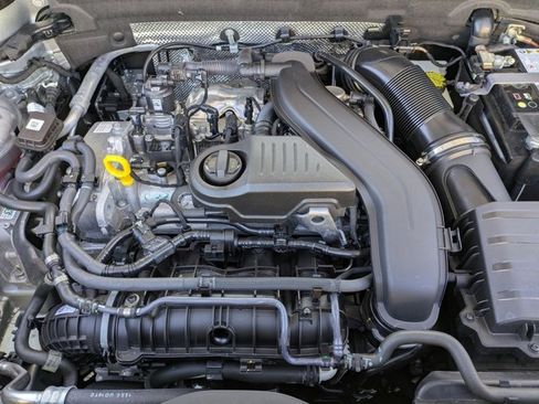 Used 2024 Volkswagen Taos SE image 29