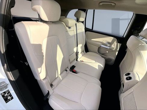 Used 2023 Mercedes-Benz GLB 250 w/ Premium Package image 23