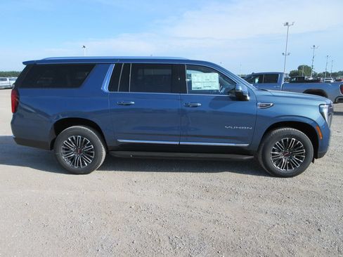 New 2026 GMC Yukon XL Elevation w/ Elevation Premium Package AWD/4WD image 3