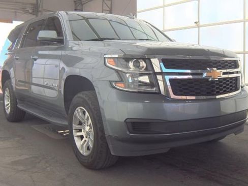Used 2020 Chevrolet Suburban LT image 3