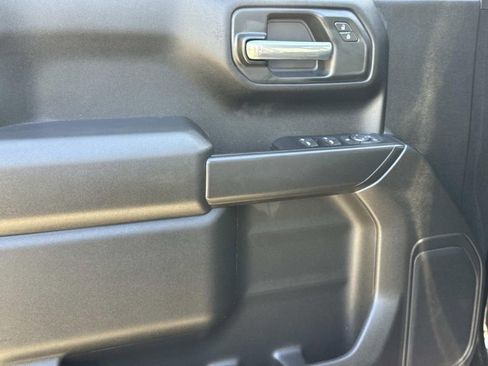Used 2025 Chevrolet Silverado 1500 Custom image 18