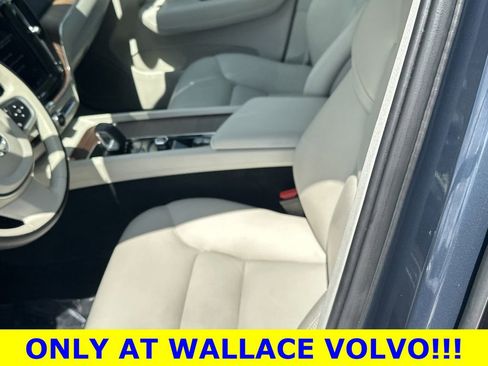 Used 2022 Volvo XC60 B5 Momentum w/ Climate Package AWD/4WD image 16