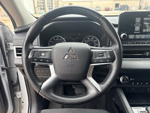 Used 2022 Mitsubishi Outlander SE FWD image 15