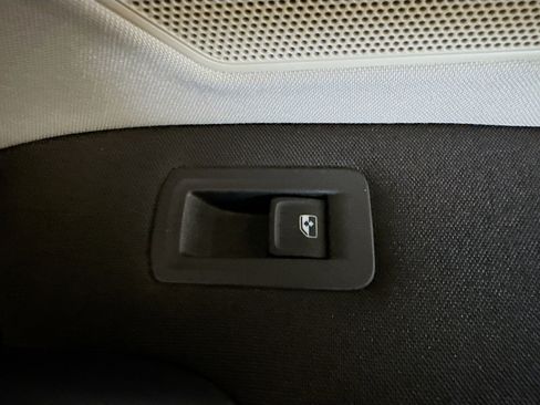 Used 2020 Volkswagen Tiguan S image 30