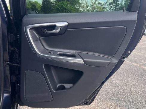 Used 2016 Volvo XC60 T5 Premier w/ Proximity Package image 18