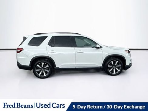 Used 2024 Honda Pilot Touring image 11