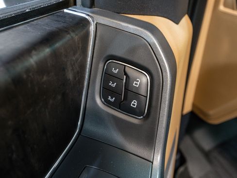 Used 2023 Ford F250 Lariat w/ Chrome Package image 17