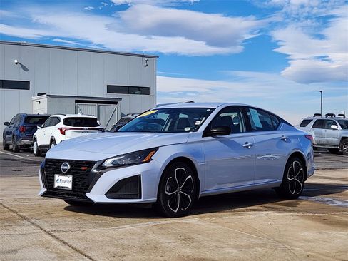 Used 2023 Nissan Altima 2.5 SR image 4