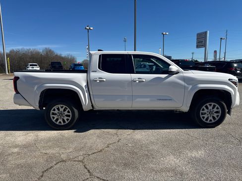 Used 2024 Toyota Tacoma SR5 image 4