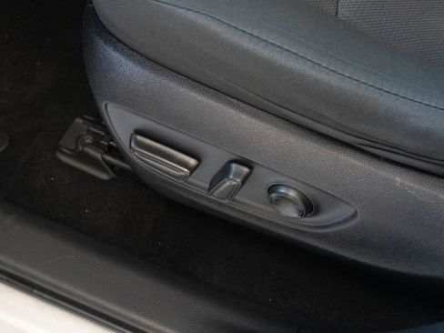 Used 2024 Toyota RAV4 XLE FWD image 15