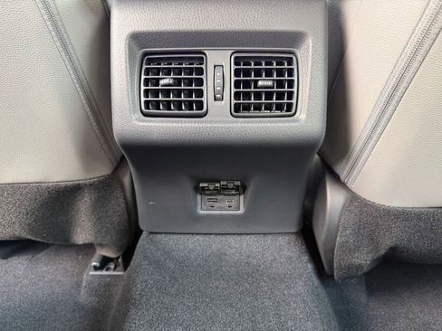 Used 2025 Toyota Camry SE AWD/4WD image 14