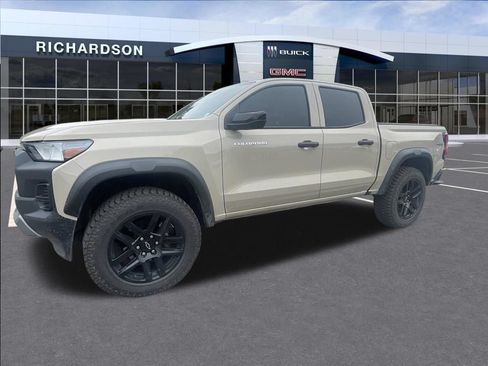 Used 2023 Chevrolet Colorado Trail Boss w/ Technology Package AWD/4WD image 12
