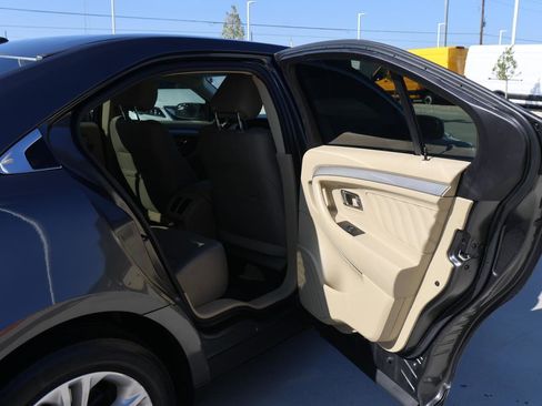 Used 2019 Ford Taurus SE image 18