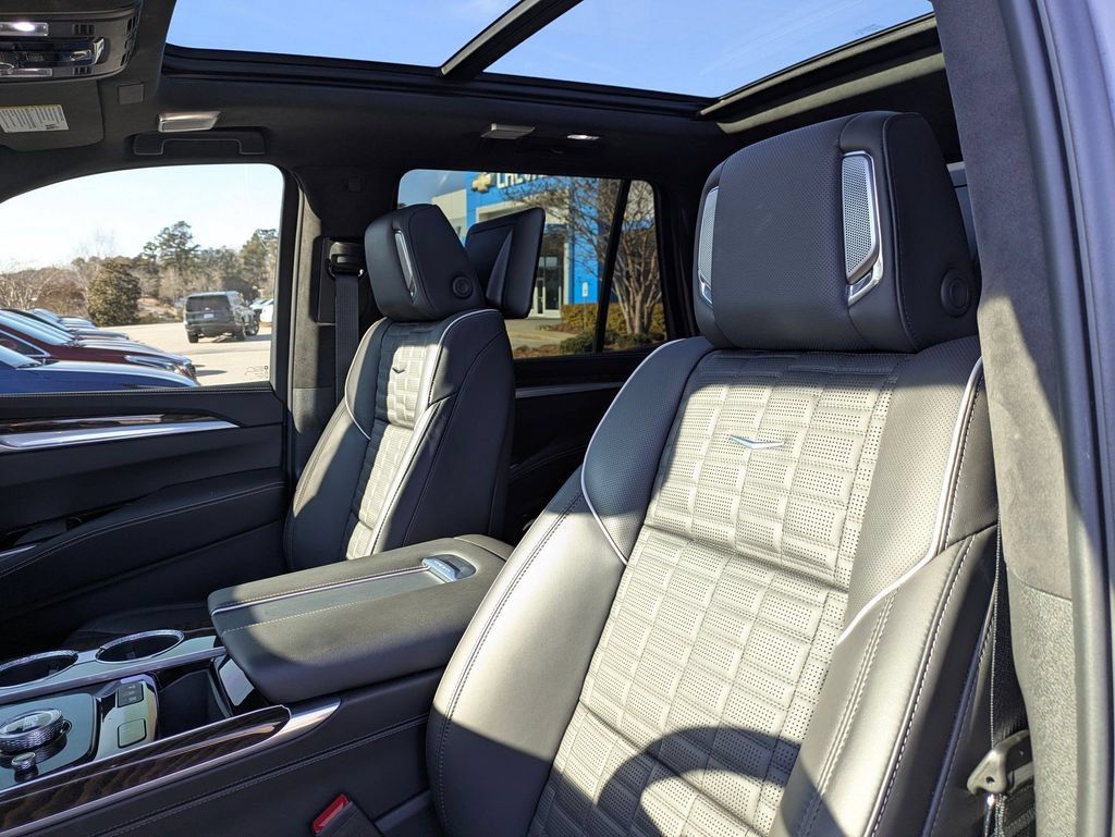 Used 2025 Cadillac Escalade Sport Platinum w/ LPO, ONYX Package AWD/4WD image 15