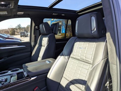 Used 2025 Cadillac Escalade Sport Platinum w/ LPO, ONYX Package AWD/4WD image 15