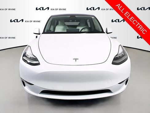 Used 2022 Tesla Model Y Long Range AWD/4WD image 2