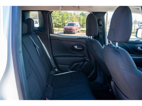 Used 2022 Jeep Renegade Latitude image 16