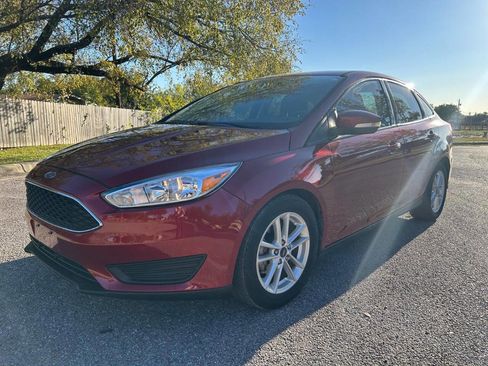 Used 2016 Ford Focus SE image 1