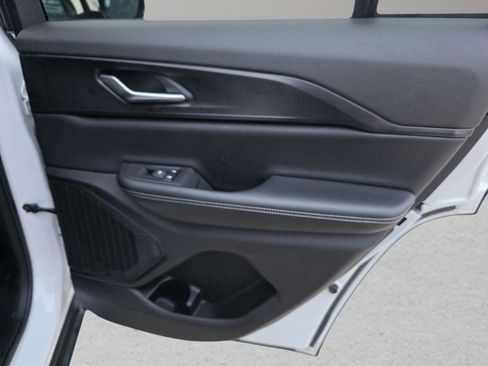 Used 2024 Jeep Grand Cherokee Altitude image 31