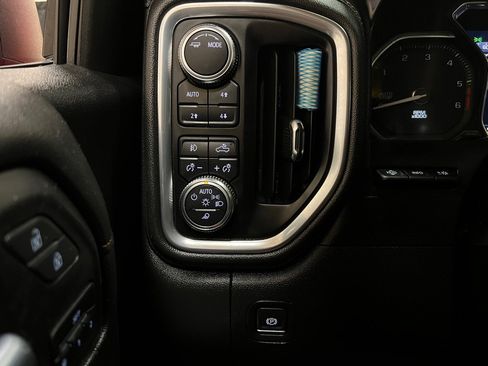 Used 2021 GMC Sierra 1500 AT4 w/ AT4 Value Package AWD/4WD image 32