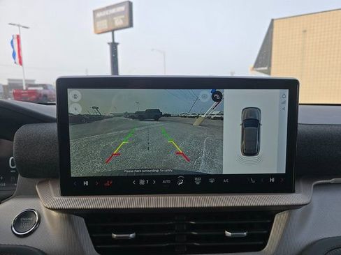 Used 2025 Ford Explorer Active image 17