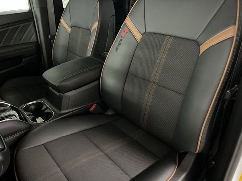 Used 2025 GMC Canyon AT4 image 19