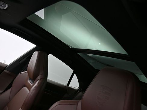 Used 2025 Porsche Macan 4 Electric image 12