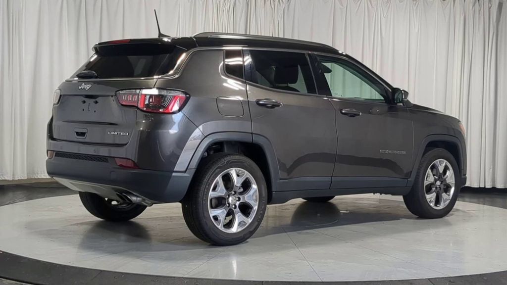 Used 2018 Jeep Compass Limited w/ Navigation Group FWD image 10