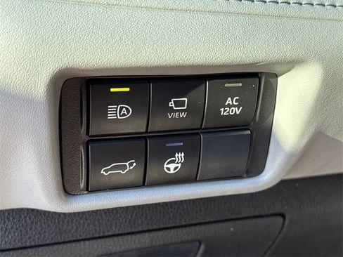 Used 2023 Toyota Highlander Platinum image 25