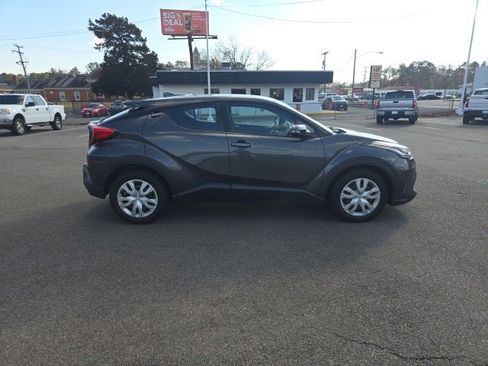 Used 2021 Toyota C-HR LE image 6