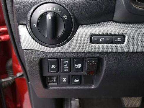 Used 2018 Nissan Titan PRO-4X w/ Pro-4x Convenience Package AWD/4WD image 39